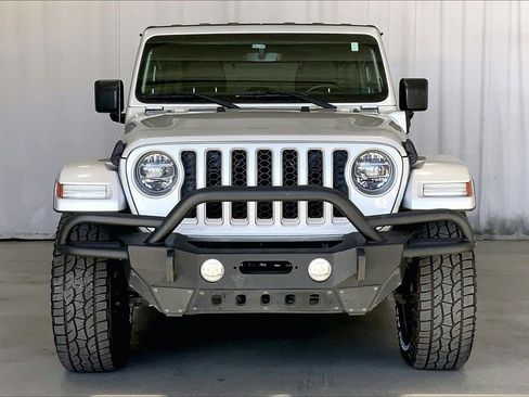 Used 2022 Jeep Wrangler Unlimited Sahara image 3