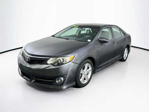Used 2012 Toyota Camry SE FWD image 3