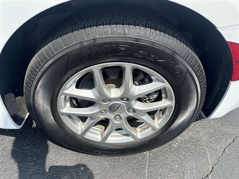 Used 2024 Chrysler Pacifica Touring-L FWD image 31