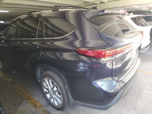 Used 2023 Toyota Highlander Limited AWD/4WD image 4