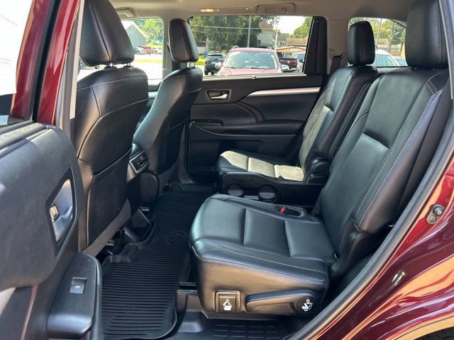 Used 2018 Toyota Highlander XLE AWD/4WD image 19