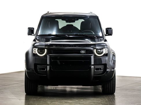 Used 2024 Land Rover Defender 110 X image 3