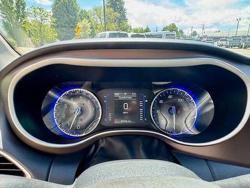 Used 2017 Chrysler Pacifica Touring Plus FWD image 16