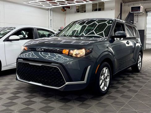 Used 2025 Kia Soul LX w/ LX Technology Package FWD image 1