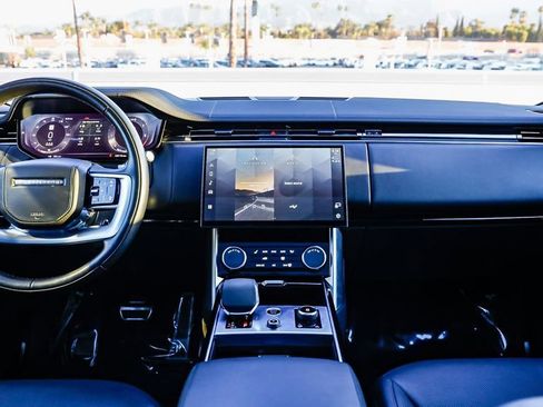 Used 2023 Land Rover Range Rover SE image 15