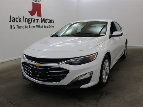 Used 2024 Chevrolet Malibu LT image 2