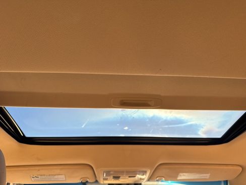 Used 2017 Toyota Avalon Limited image 13