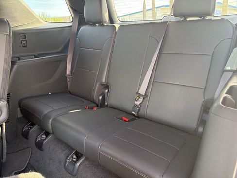 Used 2023 Chevrolet Traverse Premier image 13