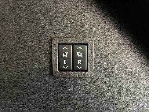 Used 2021 Buick Enclave Premium w/ Sun and Sites Package image 33