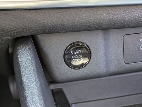 Used 2024 Nissan Rogue SV image 24