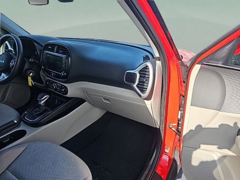 Used 2024 Kia Soul LX image 31