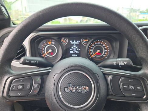 Used 2025 Jeep Wrangler Sport AWD/4WD image 24