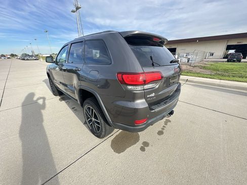 Used 2018 Jeep Grand Cherokee Trailhawk AWD/4WD image 12