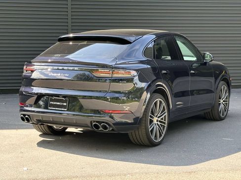 Certified 2022 Porsche Cayenne Turbo AWD/4WD image 5