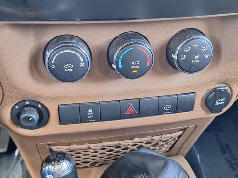 Used 2011 Jeep Wrangler Unlimited Rubicon w/ Trailer Tow Group AWD/4WD image 20