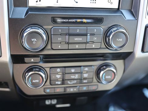 Used 2016 Ford F150 Lariat image 28