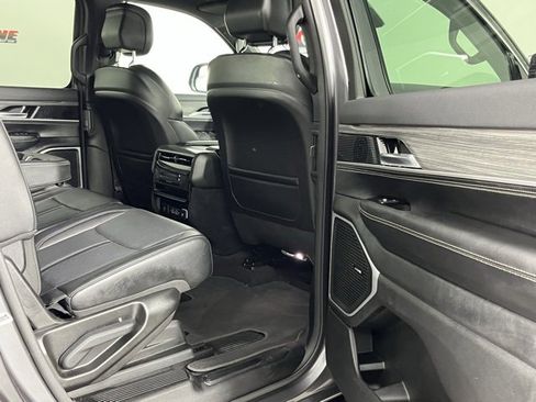 Used 2024 Jeep Wagoneer Series II w/ Flexible Seating Group image 31