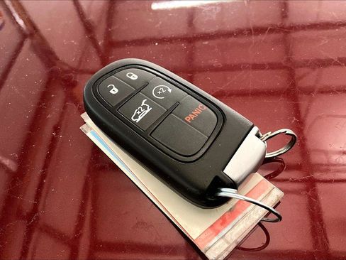 Used 2021 Jeep Cherokee Latitude Lux w/ Sun & Sound Group image 9