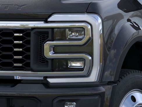Used 2026 Ford F450 Platinum w/ FX4 Off-Road Package AWD/4WD image 18