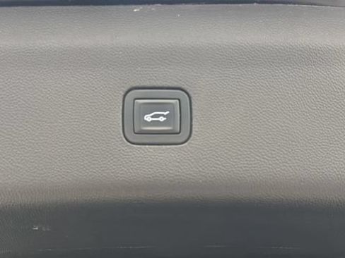 Used 2018 Buick Enclave Premium w/ LPO, Hit The Road Package AWD/4WD image 28