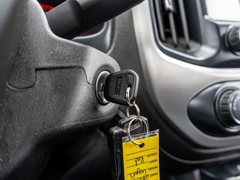 Used 2015 GMC Canyon SLE image 25