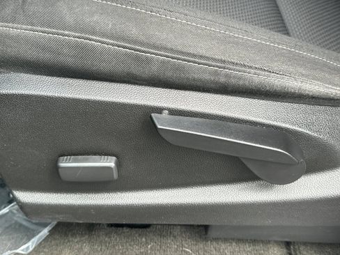 Used 2016 Chevrolet Colorado LT w/ Midnight Edition RWD image 14