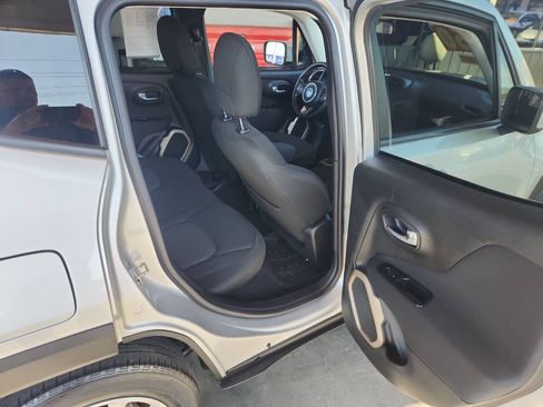 Used 2015 Jeep Renegade Latitude FWD image 14