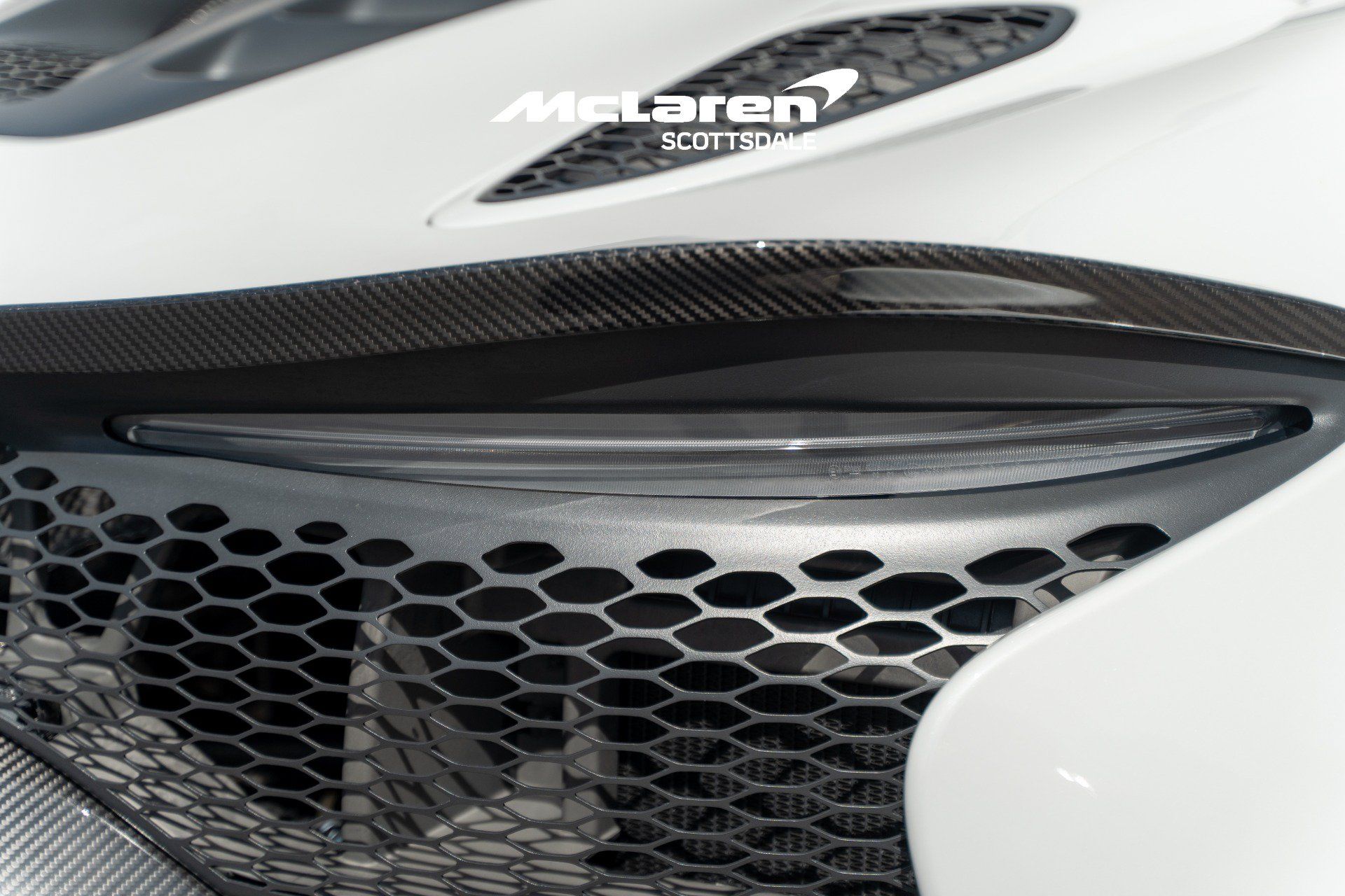 Used 2025 McLaren Artura Spider RWD image 30