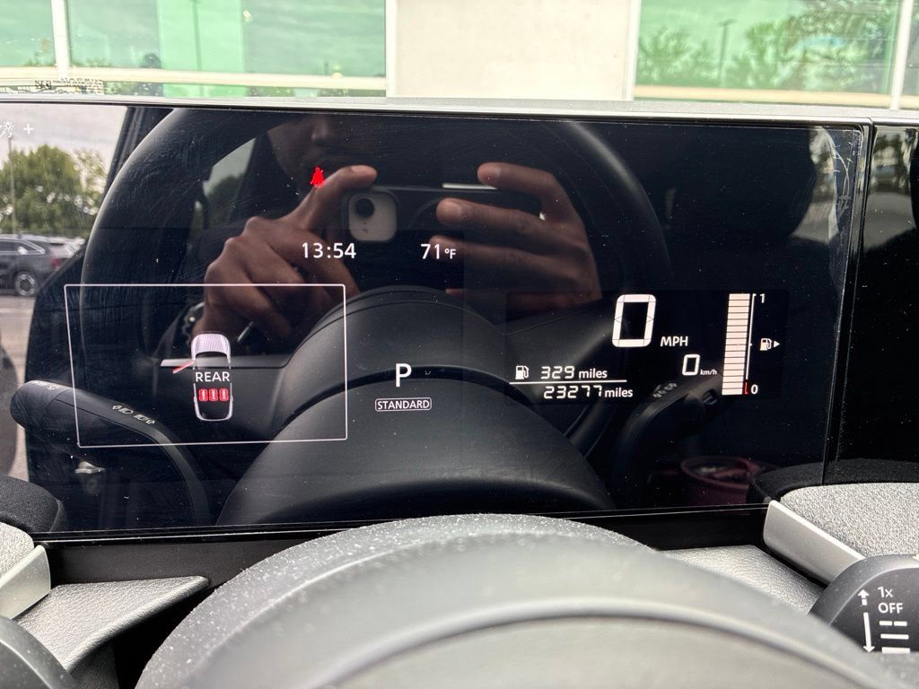 Used 2025 Nissan Kicks SV AWD/4WD image 2