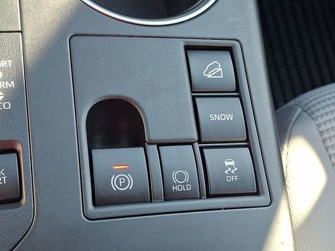 Used 2023 Toyota Highlander LE image 29