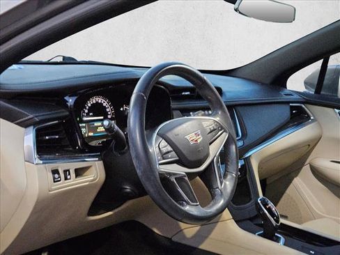 Used 2018 Cadillac XT5 FWD image 11