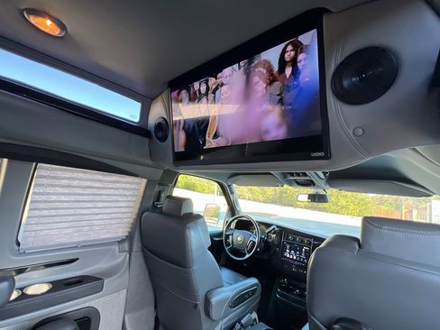 Used 2023 Chevrolet Express 2500 Extended image 41