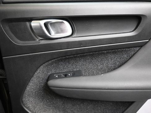 Certified 2025 Volvo XC40 B5 Core image 15