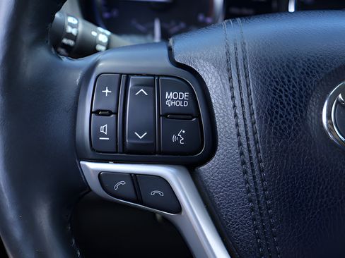 Used 2018 Toyota Highlander Limited Platinum AWD/4WD image 22