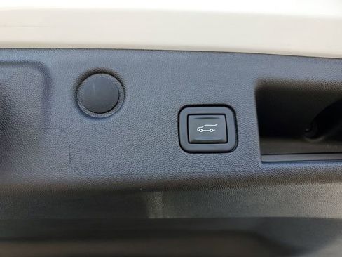 Used 2023 Chevrolet Equinox LT image 38