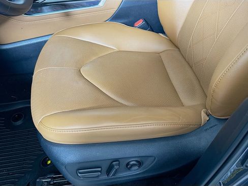 Used 2023 Toyota Highlander Platinum image 19