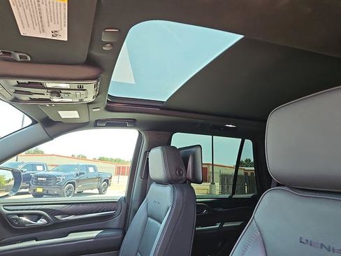 Used 2023 GMC Yukon Denali w/ Advanced Technology Package RWD image 13