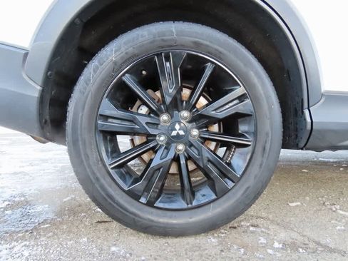 Used 2023 Mitsubishi Eclipse Cross LE image 10