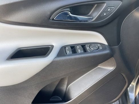 Used 2019 Chevrolet Equinox LS image 18