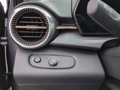 Certified 2025 Chevrolet Trax ACTIV w/ Driver Confidence Package image 17