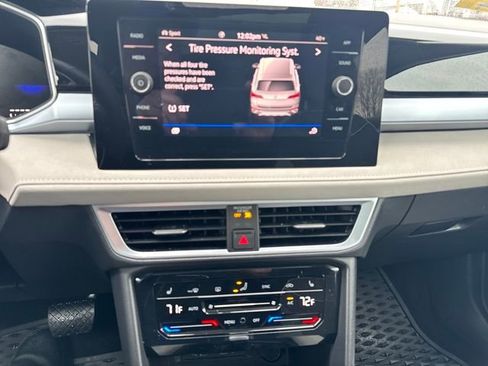 Certified 2025 Volkswagen Taos SE image 24