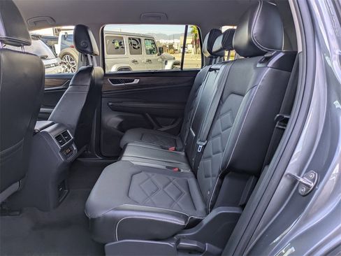 Used 2024 Volkswagen Atlas SE image 29