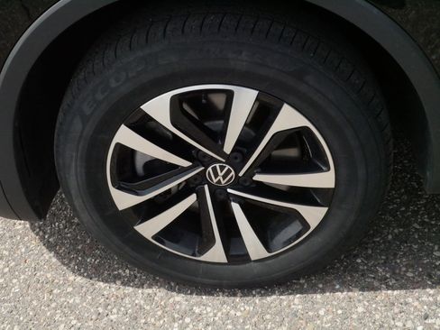 Certified 2024 Volkswagen Tiguan S image 15