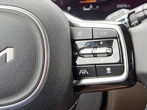 Used 2025 Kia Carnival SX FWD image 22