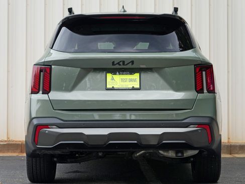 Used 2025 Kia Sorento SX AWD/4WD image 10