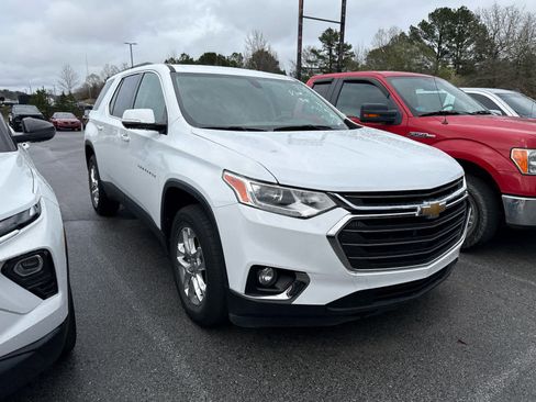 Used 2019 Chevrolet Traverse LT image 2