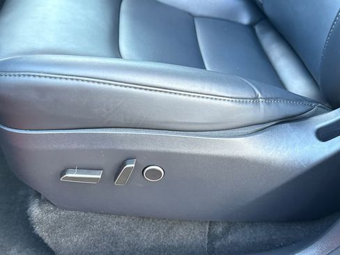 Used 2024 Tesla Model Y Long Range AWD/4WD image 27