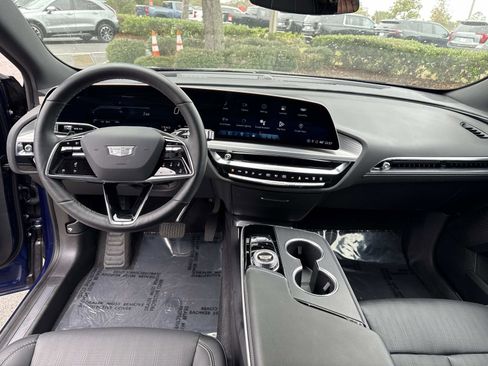 Used 2025 Cadillac Lyriq Sport image 17
