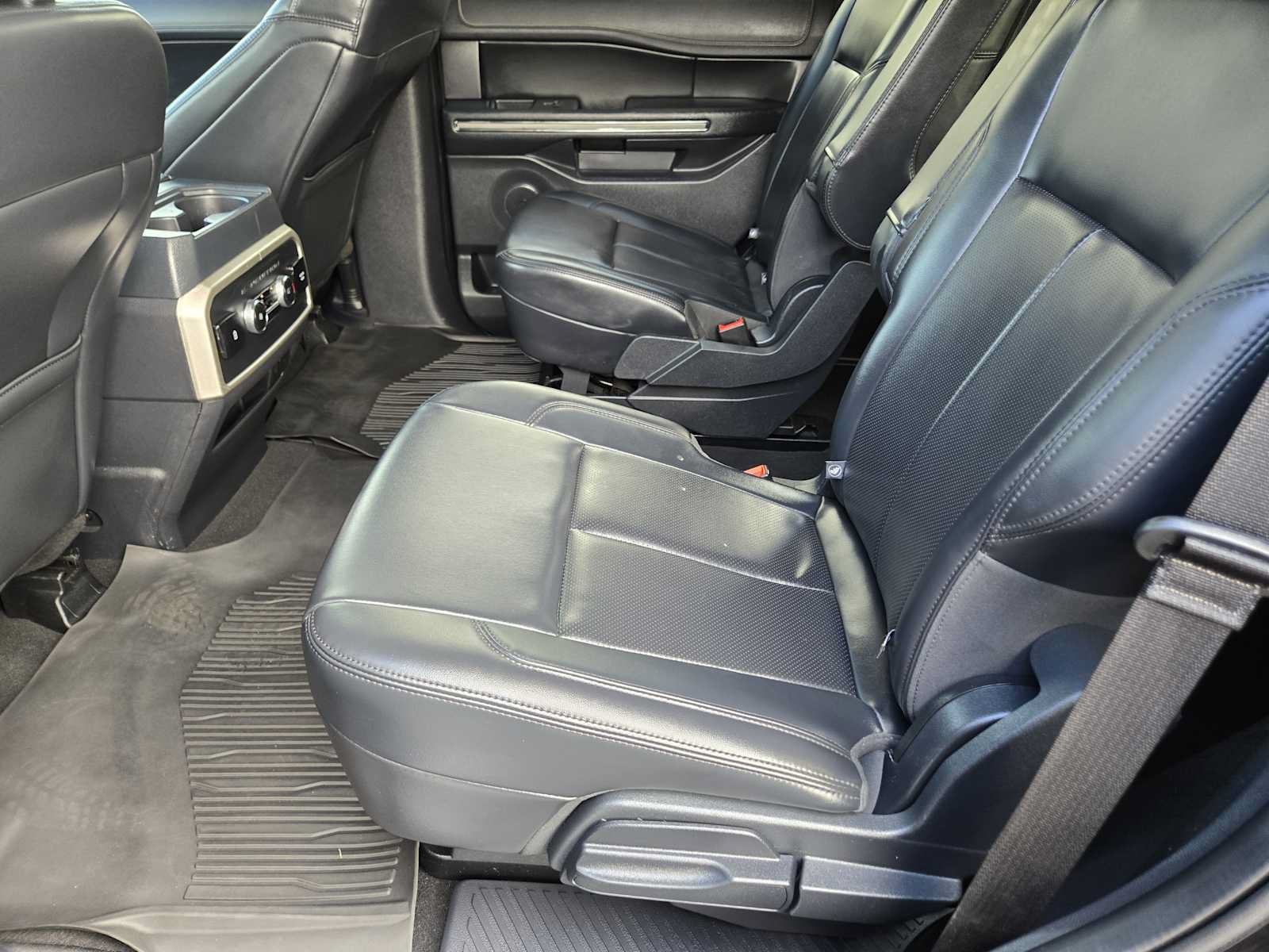 Used 2024 Ford Expedition XLT RWD image 28