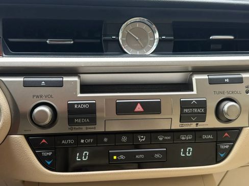 Used 2015 Lexus ES 350 w/ Luxury Package FWD image 17